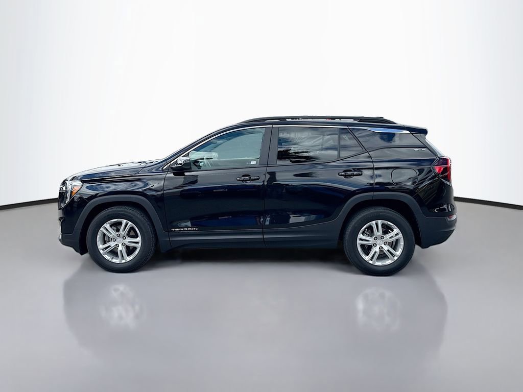 Used 2024 GMC Terrain SLE w/ Driver Convenience Package FWD image 4