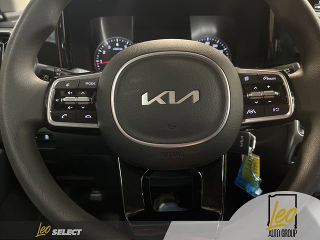 Used 2023 Kia Sorento LX image 18