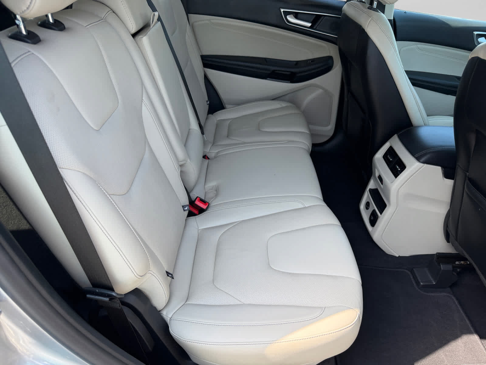 Used 2021 Ford Edge Titanium w/ Equipment Group 301A AWD/4WD image 17