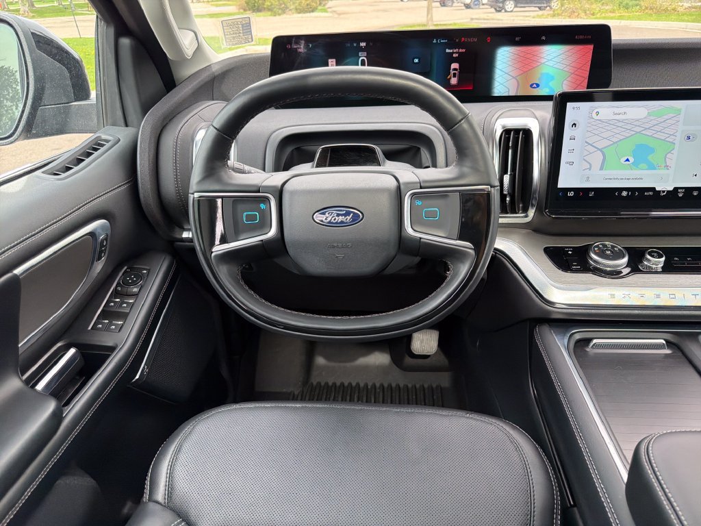 Used 2025 Ford Expedition Platinum w/ Driver's Package AWD/4WD image 20