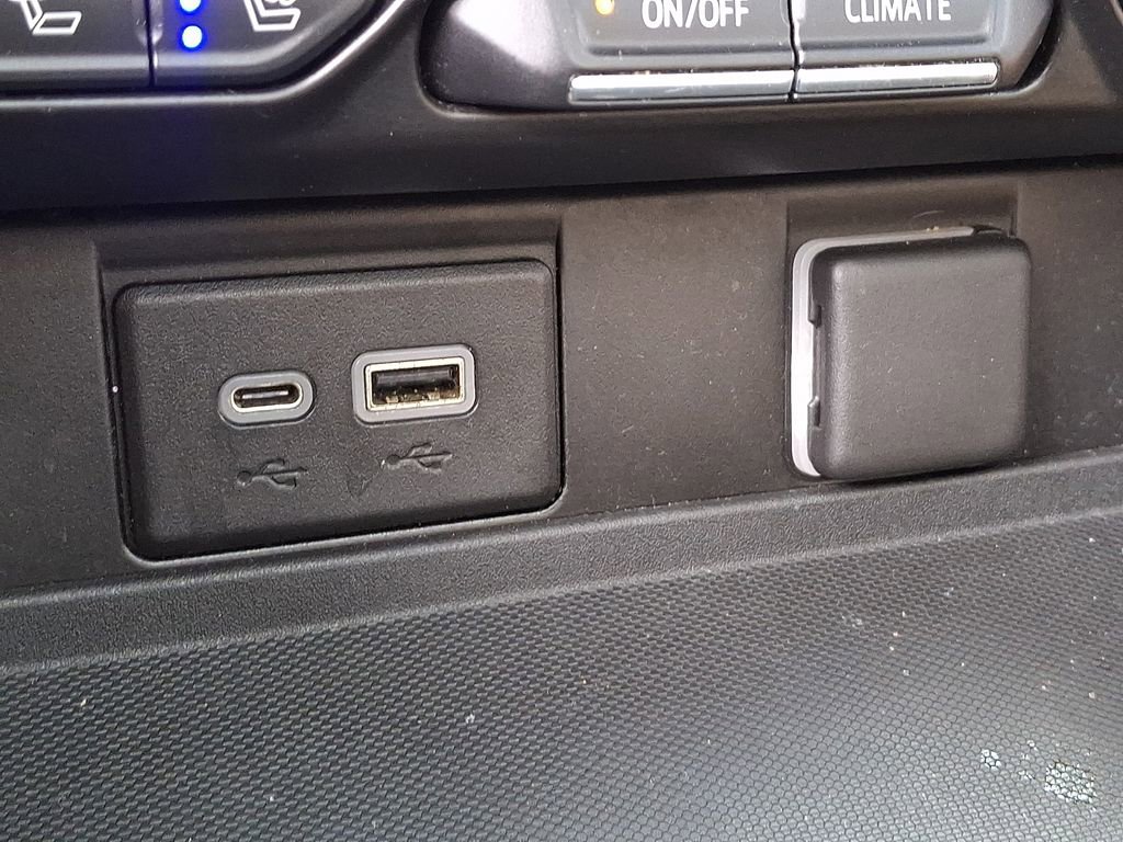 Used 2021 Chevrolet Tahoe Premier w/ Premium Package AWD/4WD image 27