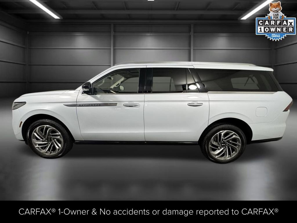 Certified 2025 Lincoln Navigator L Reserve AWD/4WD image 4