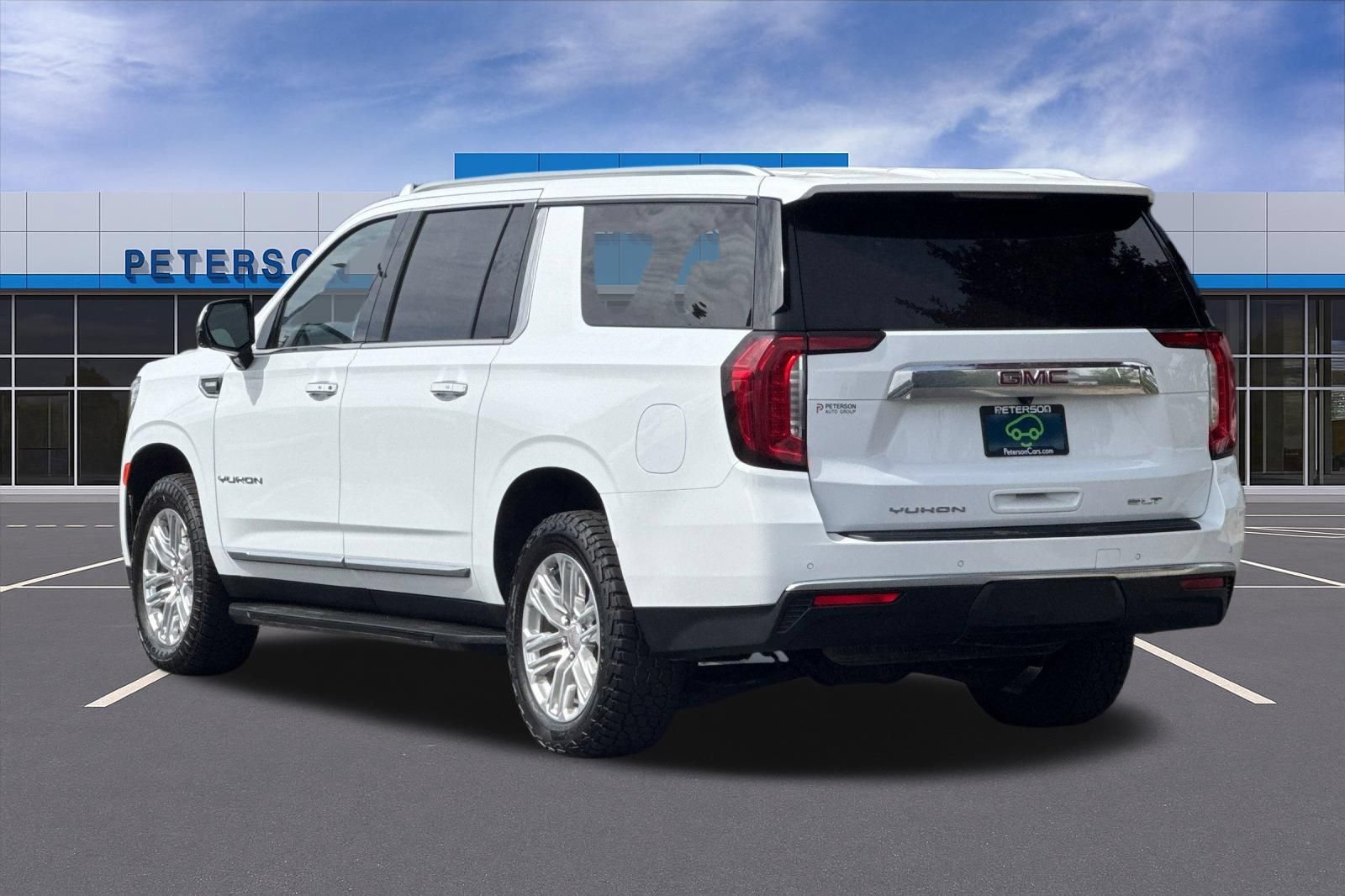 Certified 2024 GMC Yukon XL SLT w/ SLT Premium Package AWD/4WD image 6