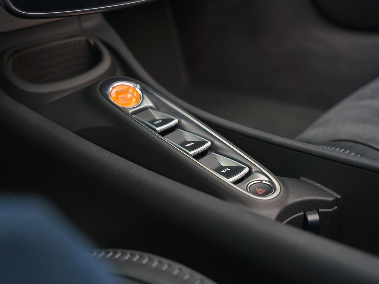 Used 2025 McLaren Artura Spider image 23