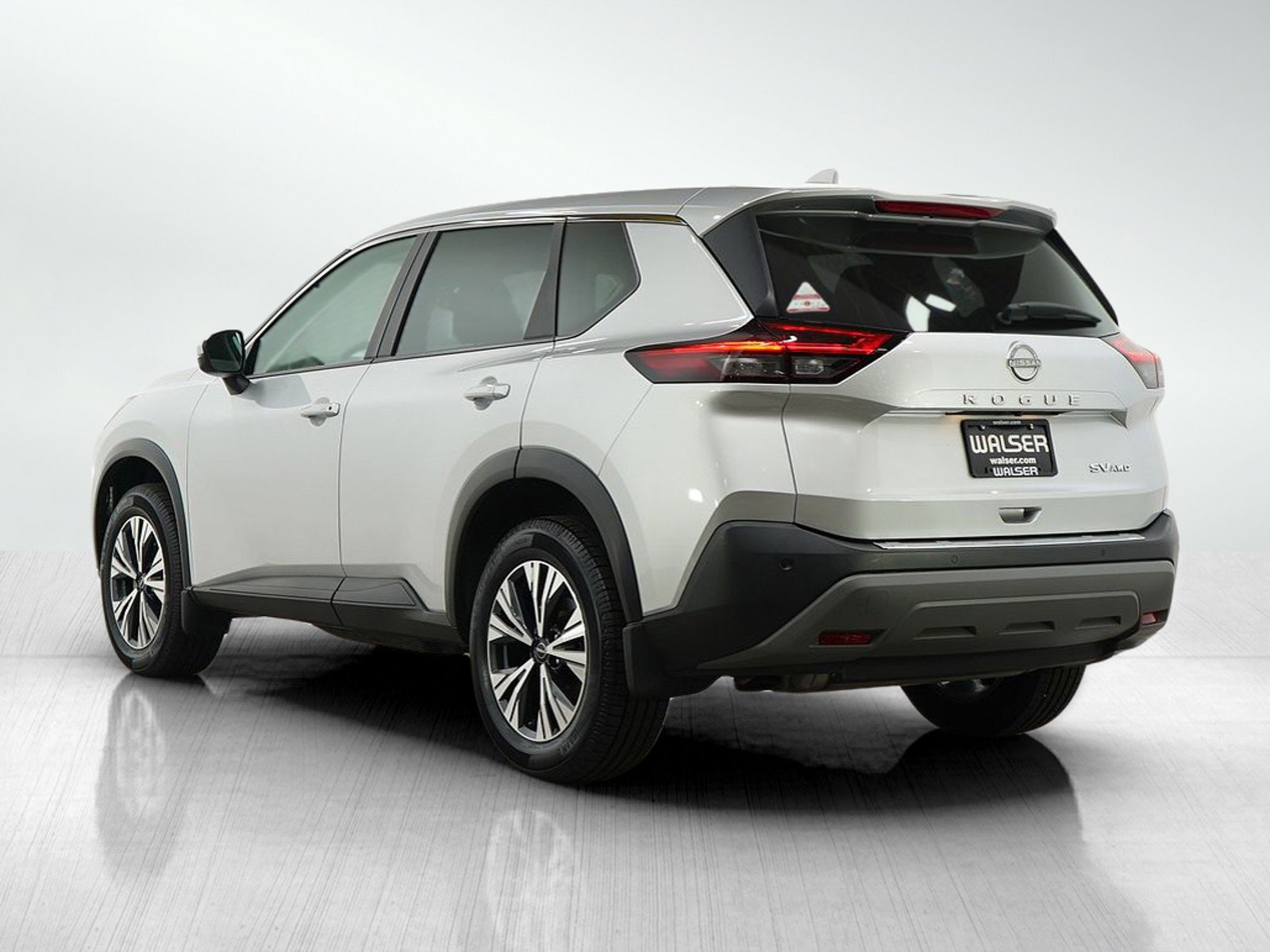 Used 2022 Nissan Rogue SV image 3