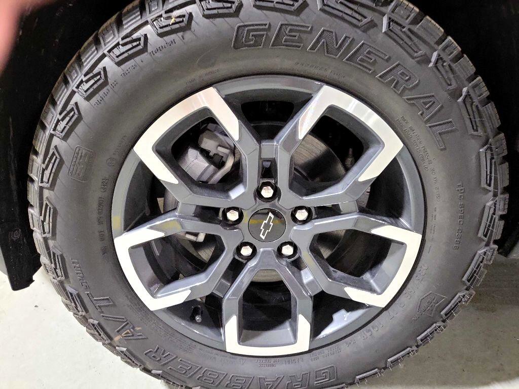 Used 2025 Chevrolet Equinox ACTIV w/ Safety and Technology Package image 19