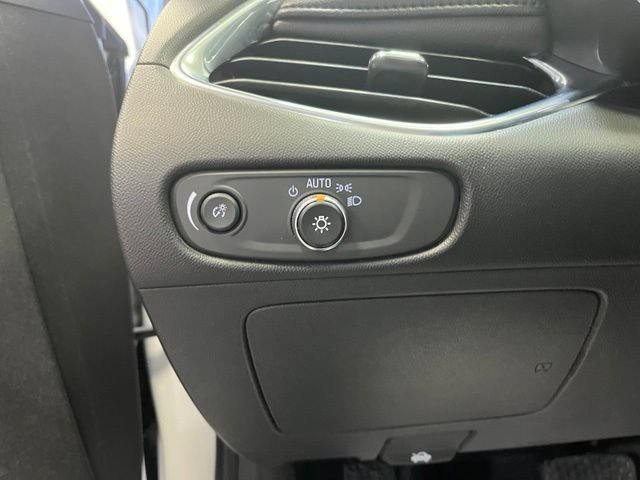 Used 2018 Chevrolet Malibu LT w/ Leather Package FWD image 14