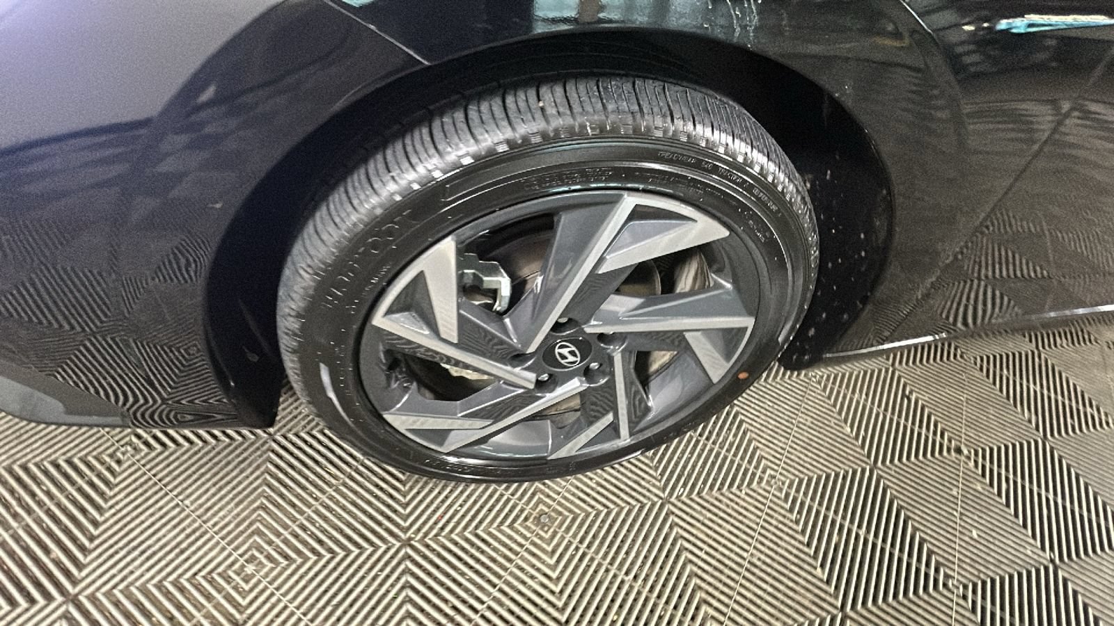 Certified 2025 Hyundai Elantra SEL FWD image 10