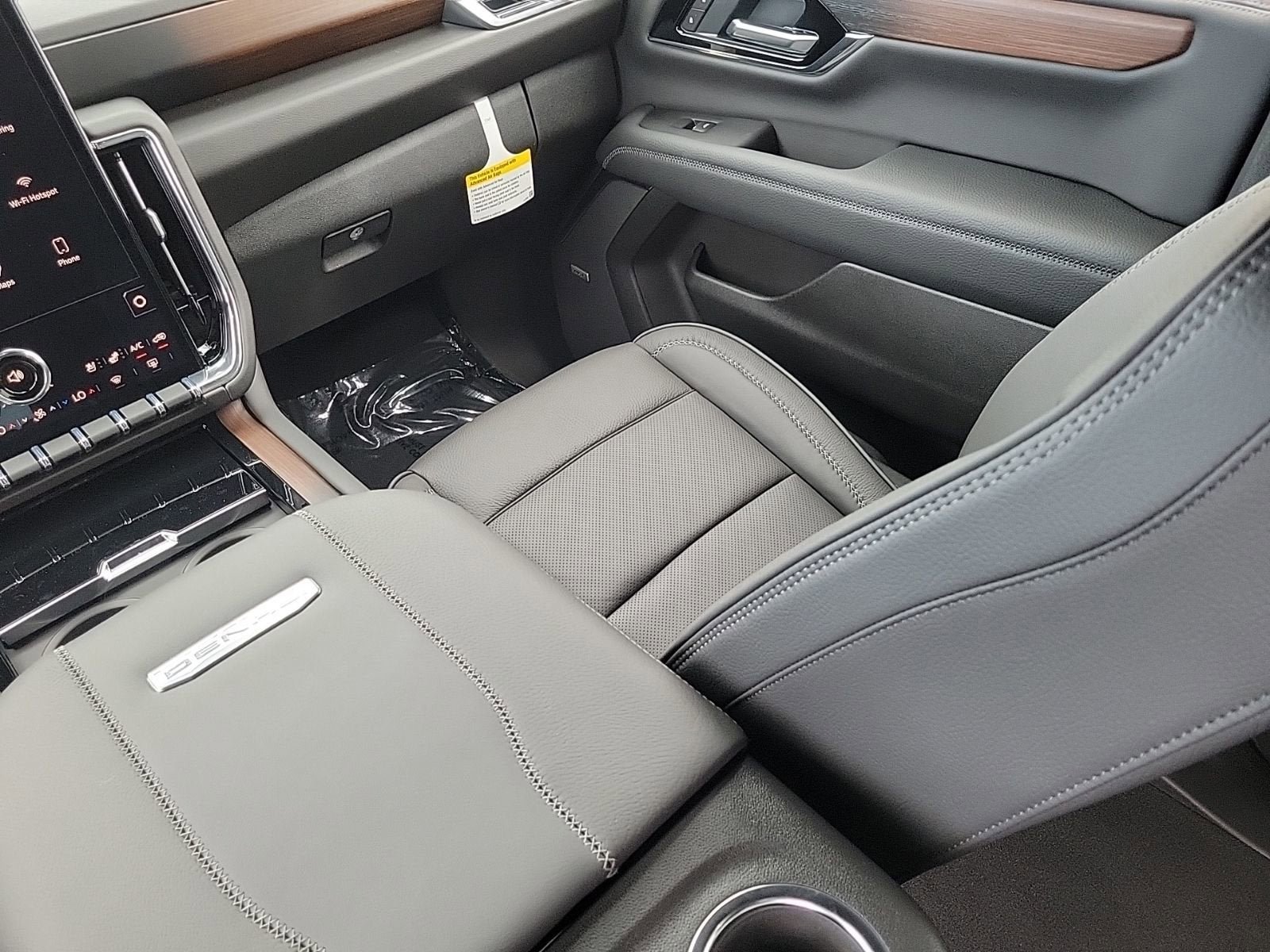 New 2026 GMC Yukon XL Denali w/ Denali Reserve Package AWD/4WD image 15