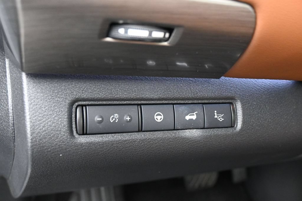 Used 2024 Nissan Pathfinder Platinum AWD/4WD image 15