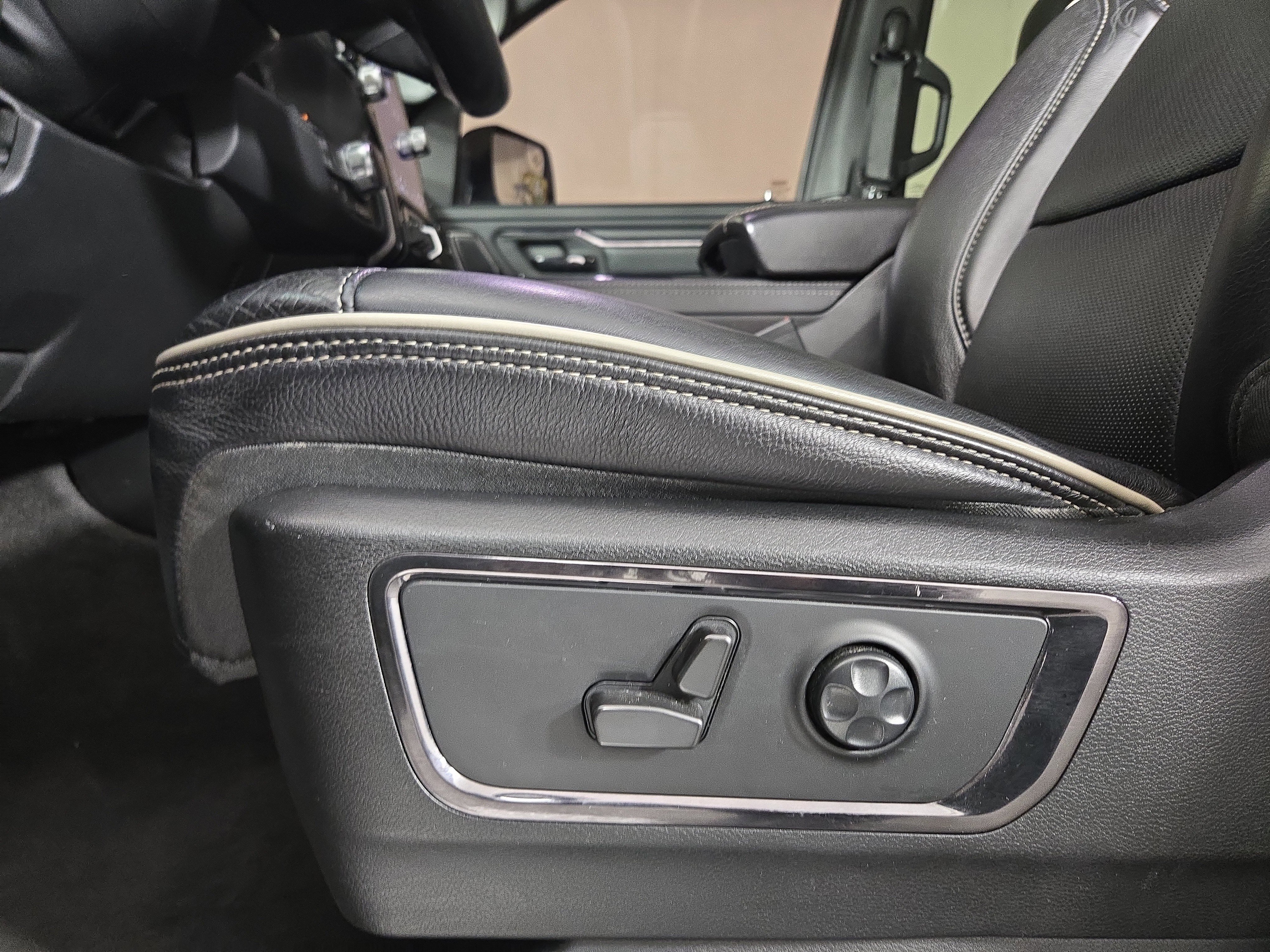 Certified 2022 RAM 1500 Limited image 33