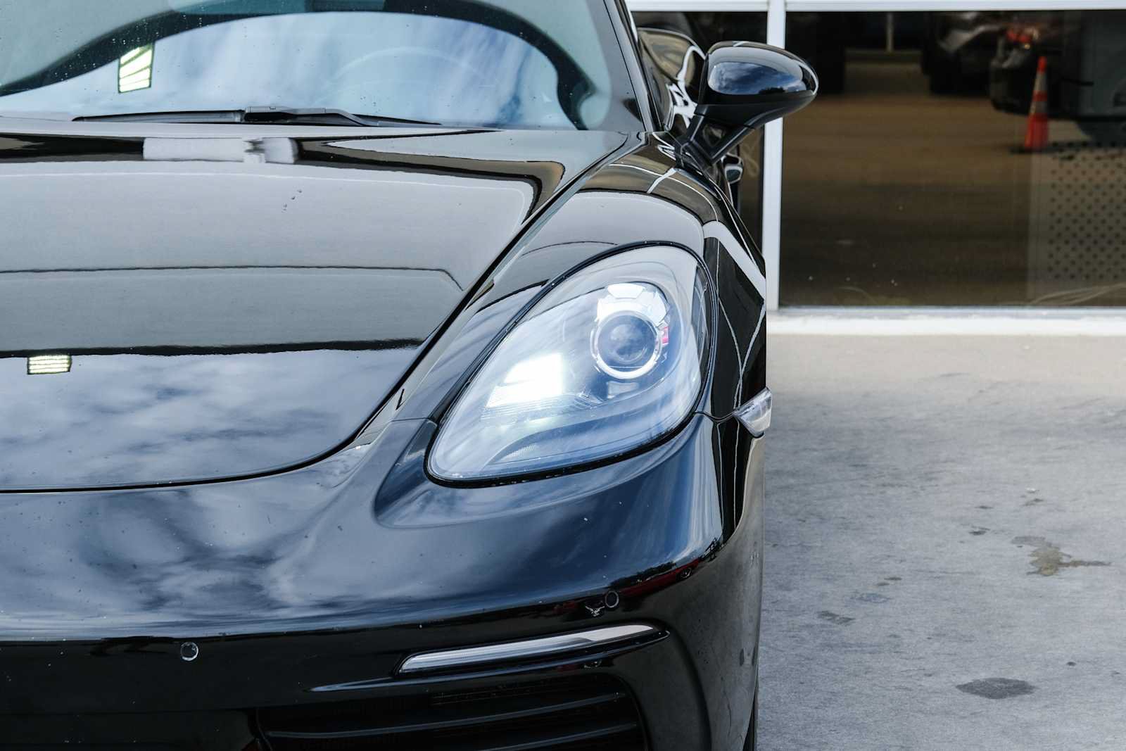 Used 2019 Porsche 718 Cayman RWD image 5