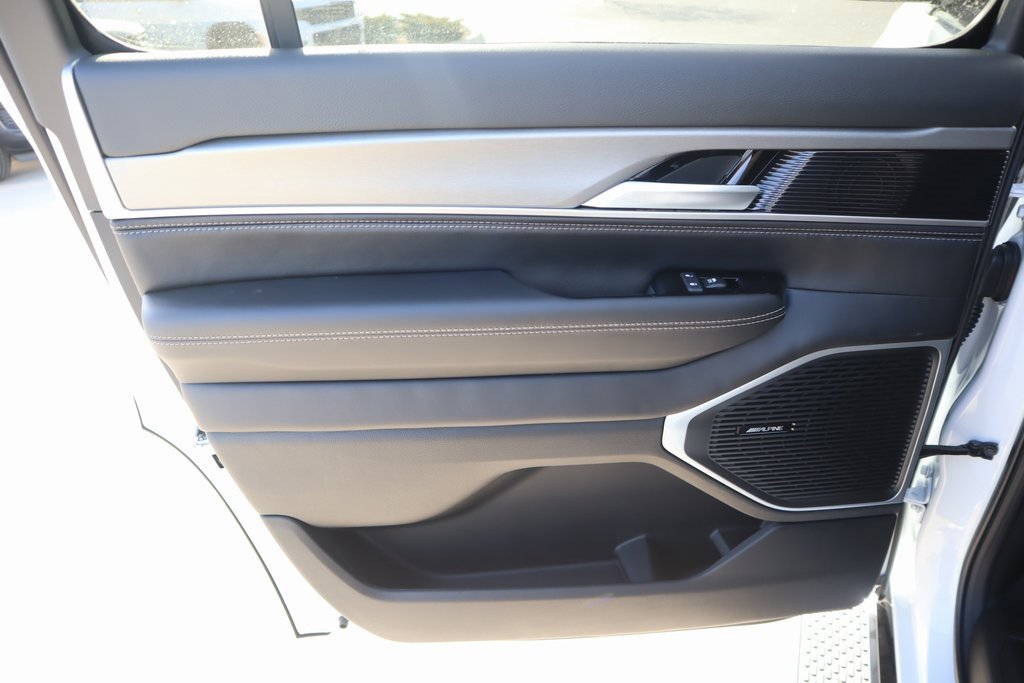 New 2025 Jeep Wagoneer 4WD w/ Premium Group I image 19