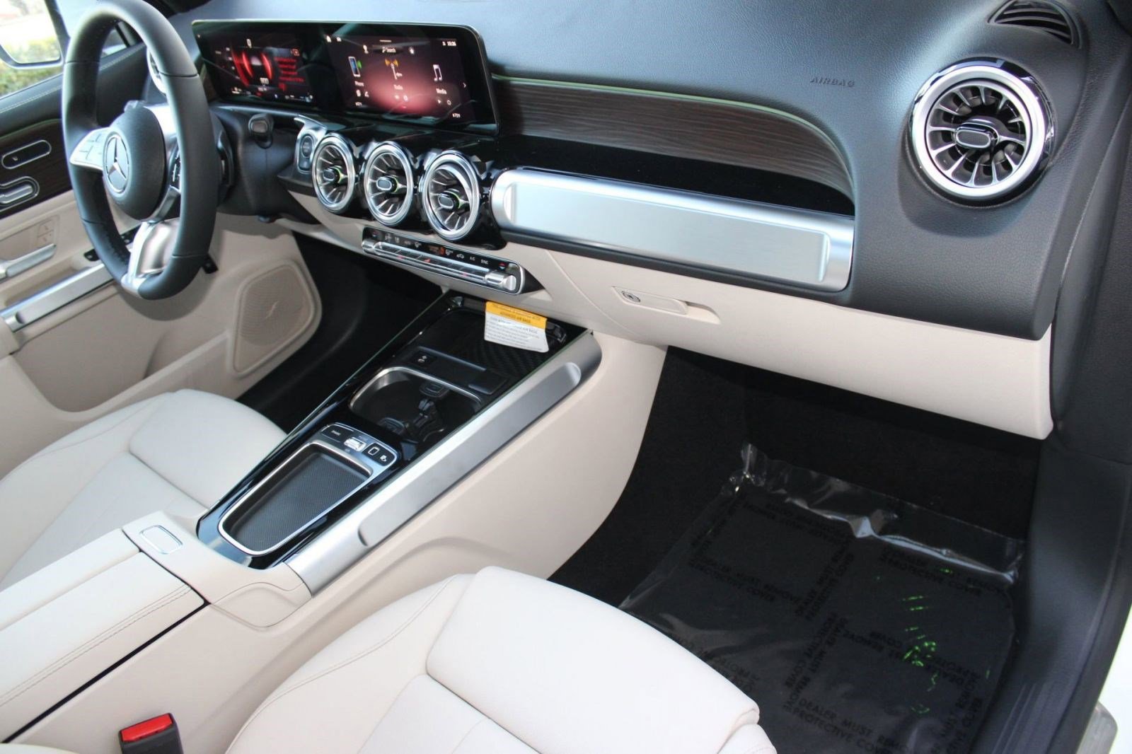 Used 2026 Mercedes-Benz GLB 250 image 33