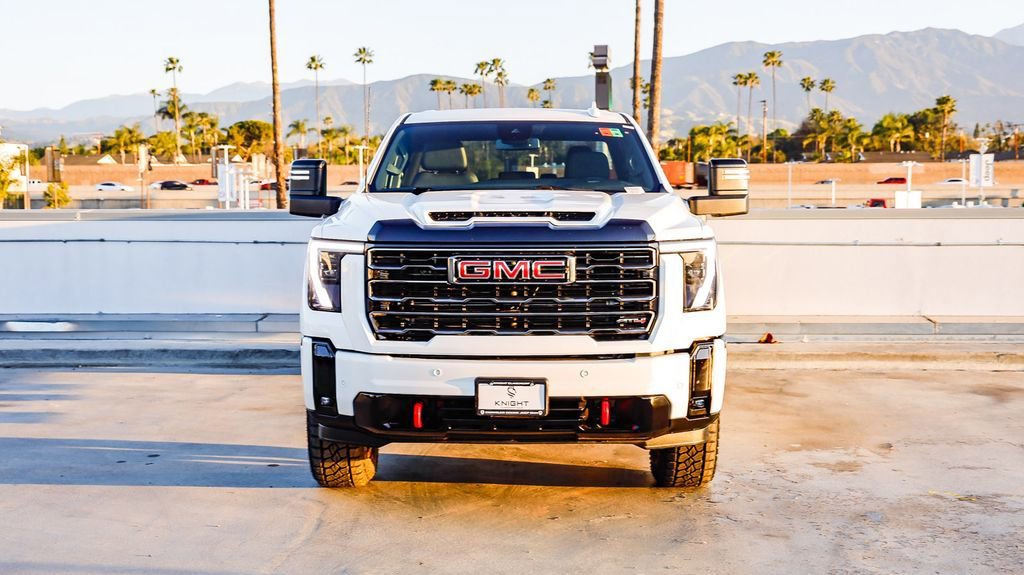 Used 2025 GMC Sierra 2500 AT4 image 3