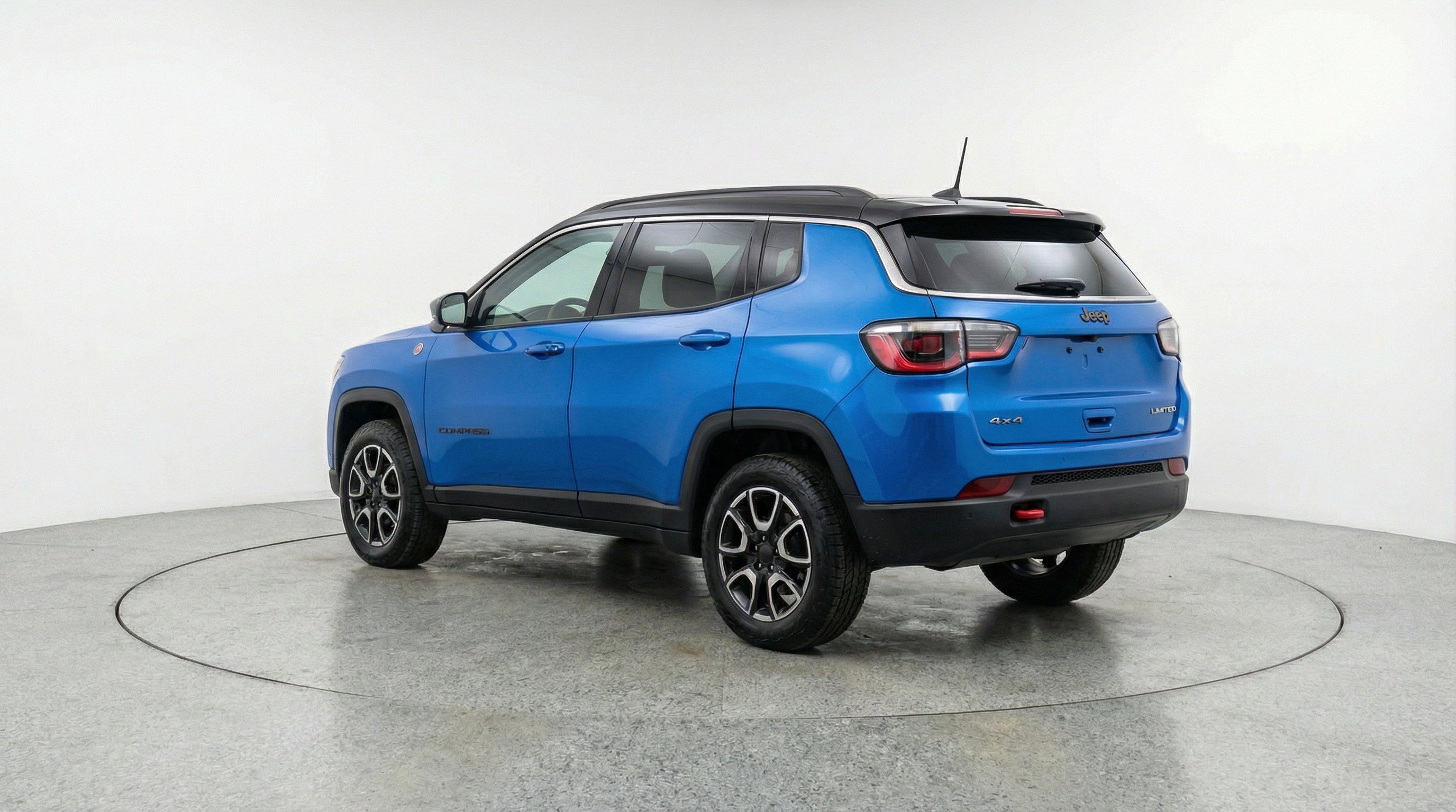 Used 2025 Jeep Compass Trailhawk AWD/4WD image 6