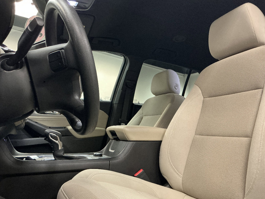Used 2022 Chevrolet Traverse LS FWD image 12