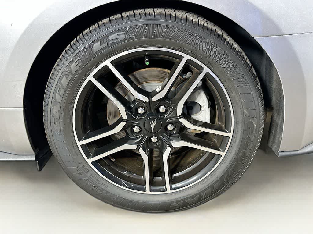 Used 2020 Ford Mustang Premium RWD image 8