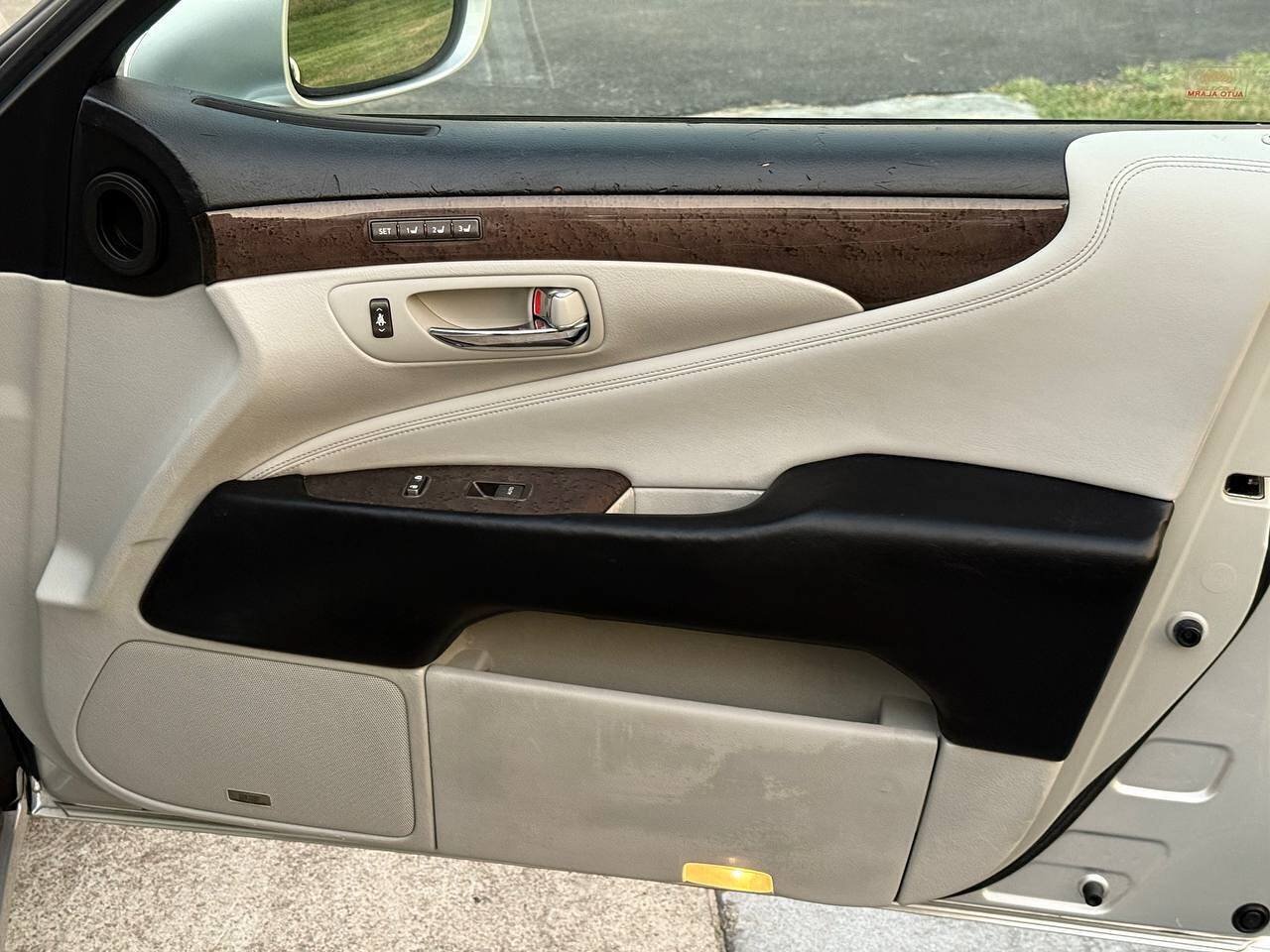Used 2010 Lexus LS 460 AWD w/ Luxury Value Edition image 22