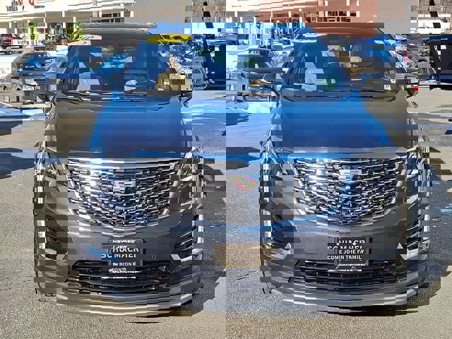 Used 2022 Cadillac XT5 Premium Luxury w/ Technology Package image 2