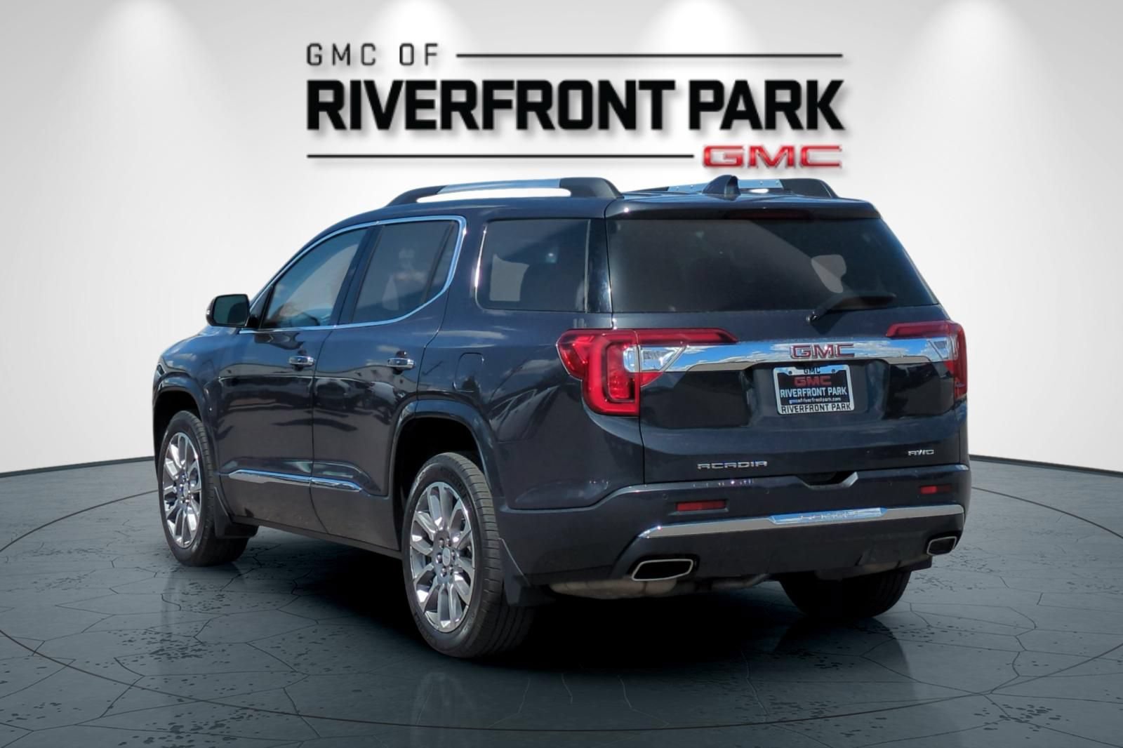 Used 2023 GMC Acadia Denali w/ Denali Ultimate Package AWD/4WD image 3