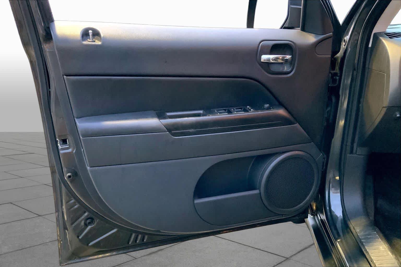 Used 2011 Jeep Patriot Latitude AWD/4WD image 20