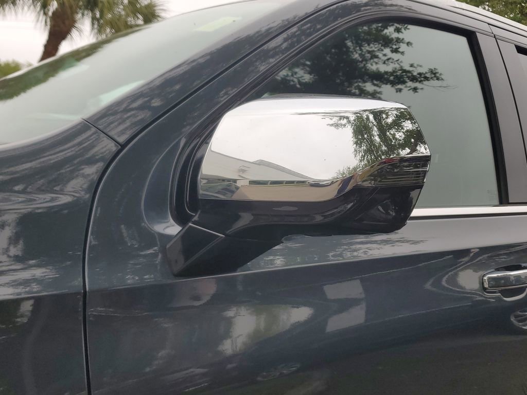 Used 2021 Chevrolet Tahoe Premier w/ Premium Package image 12