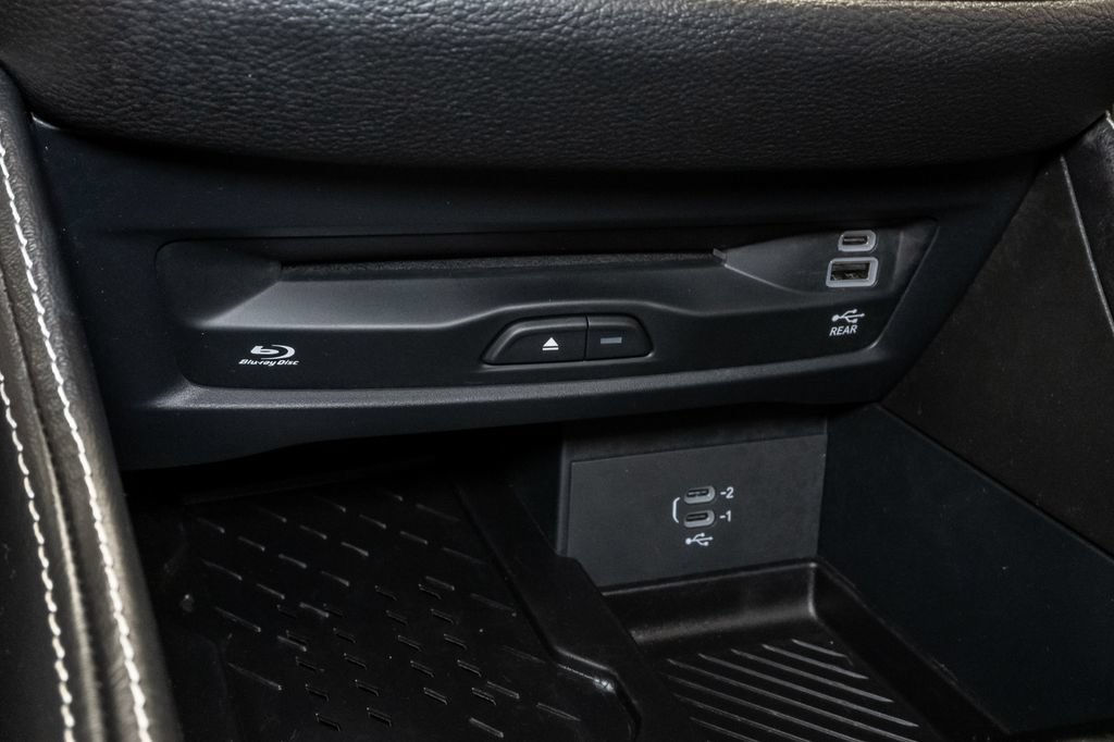 New 2026 Chrysler Pacifica Limited w/ Uconnect Theater Family Group FWD image 18