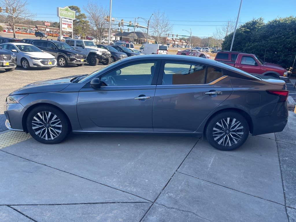 Used 2024 Nissan Altima 2.5 SV image 7