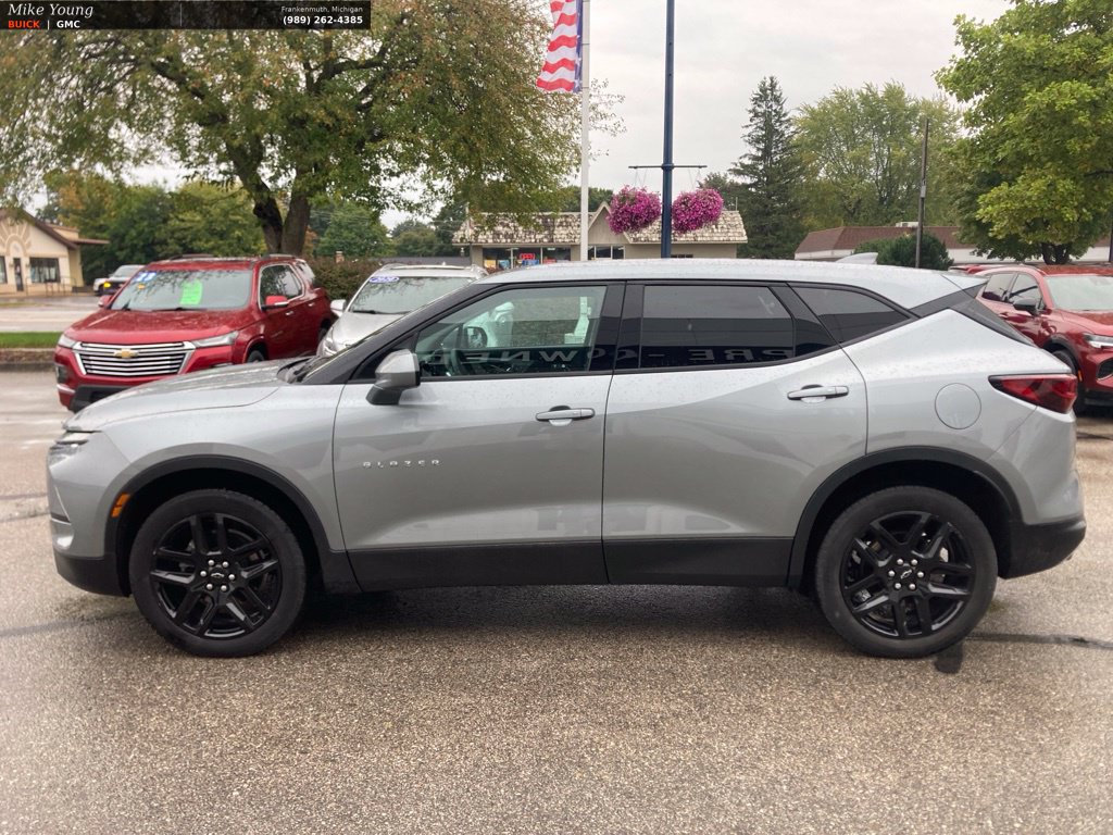 Used 2025 Chevrolet Blazer LT w/ Driver Confidence Package FWD image 8