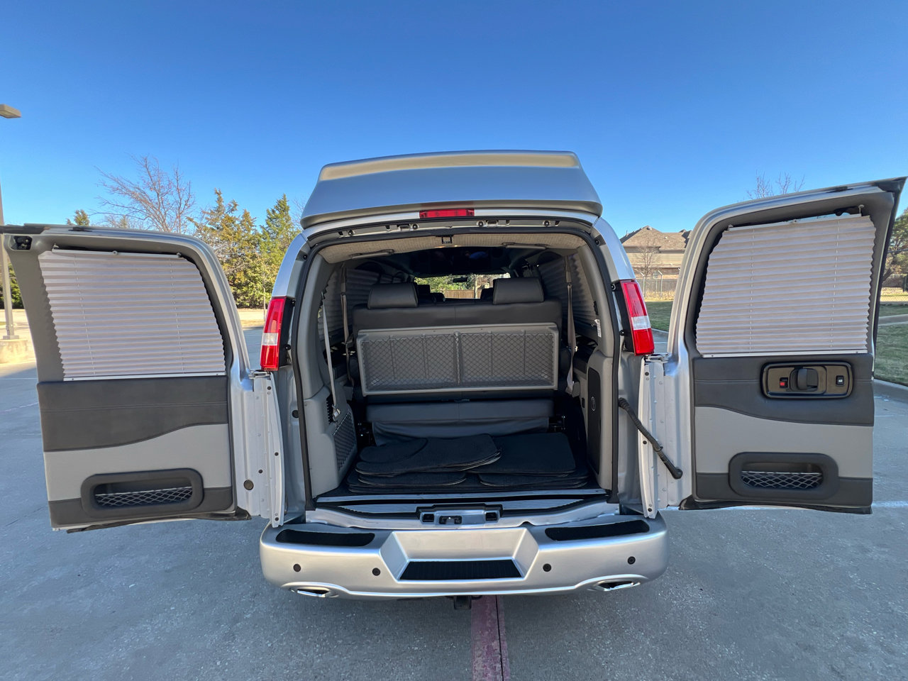 Used 2023 Chevrolet Express 2500 Extended image 52