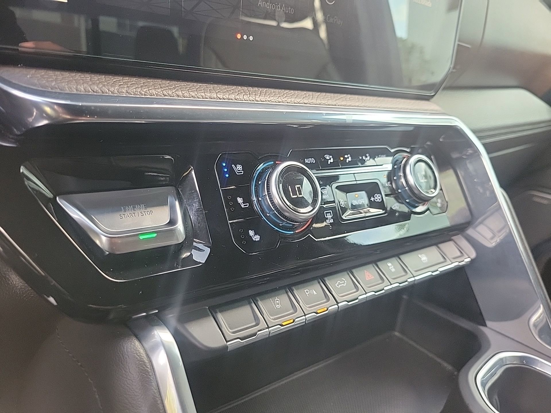 Used 2024 GMC Sierra 3500 Denali w/ Denali Reserve Package image 33