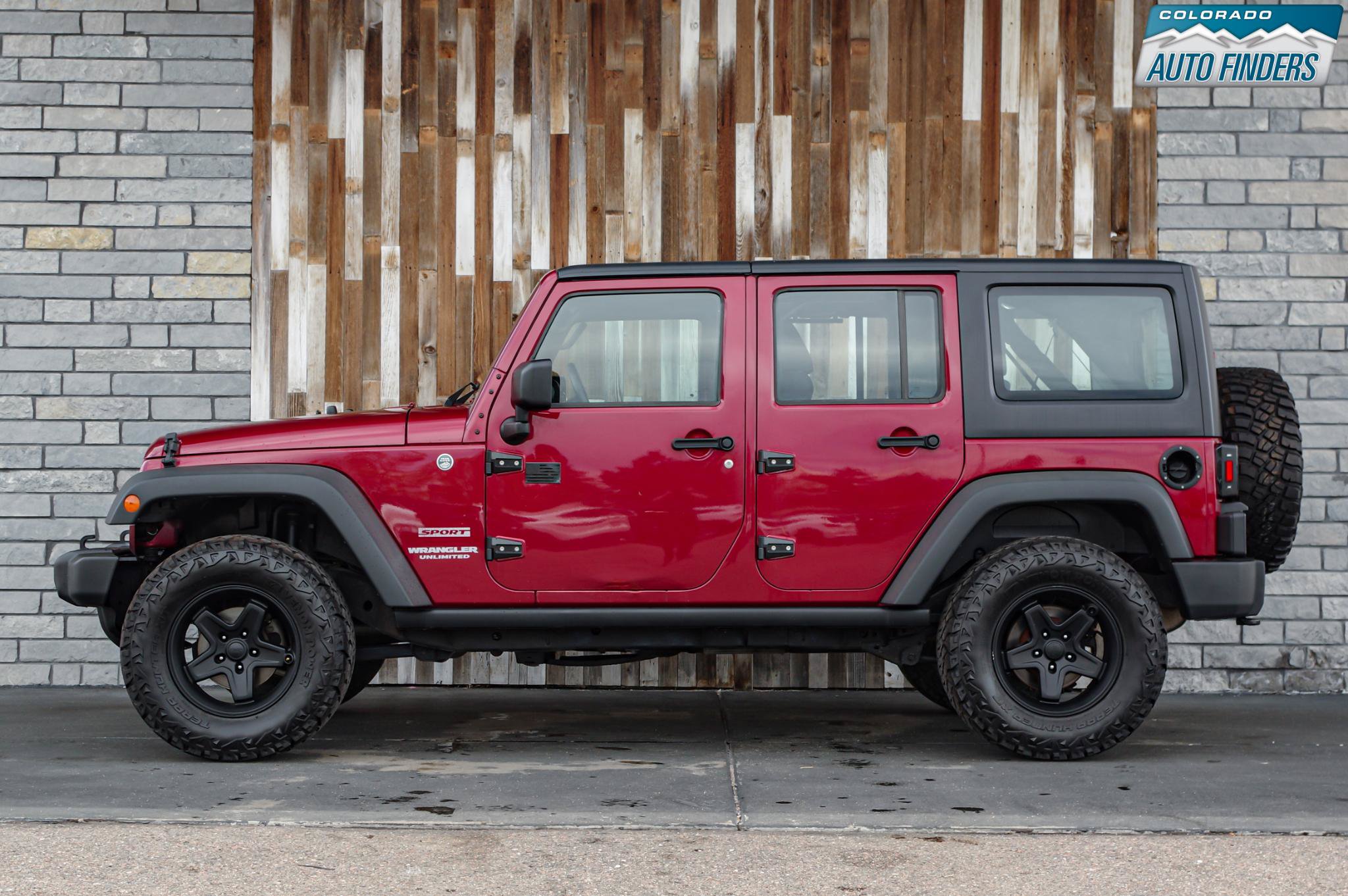 Used 2013 Jeep Wrangler Unlimited Sport w/ Max Tow Pkg AWD/4WD image 3