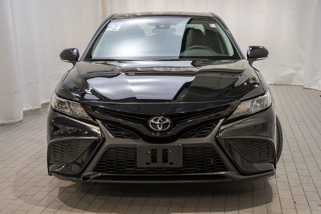 Used 2024 Toyota Camry SE image 2