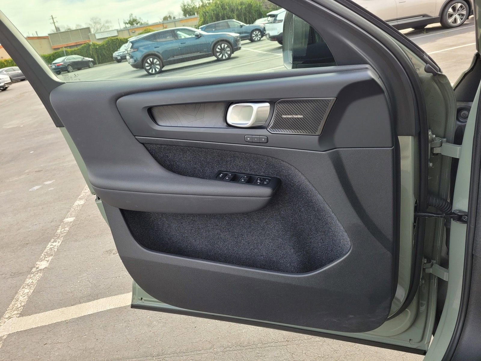 Certified 2023 Volvo XC40 Recharge Ultimate image 15