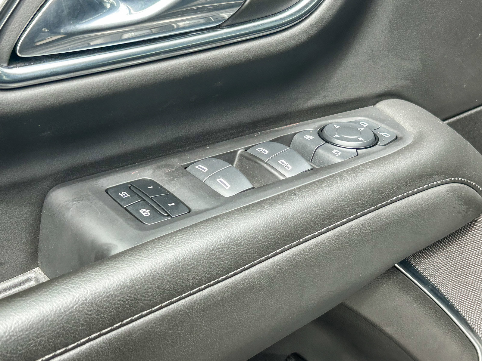 Used 2024 Chevrolet Suburban LT w/ Luxury Package image 25