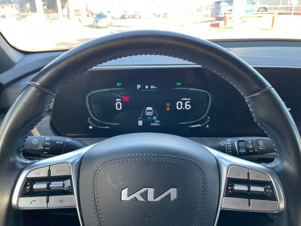 Used 2024 Kia Telluride EX w/ EX Captain's Chair Package image 7