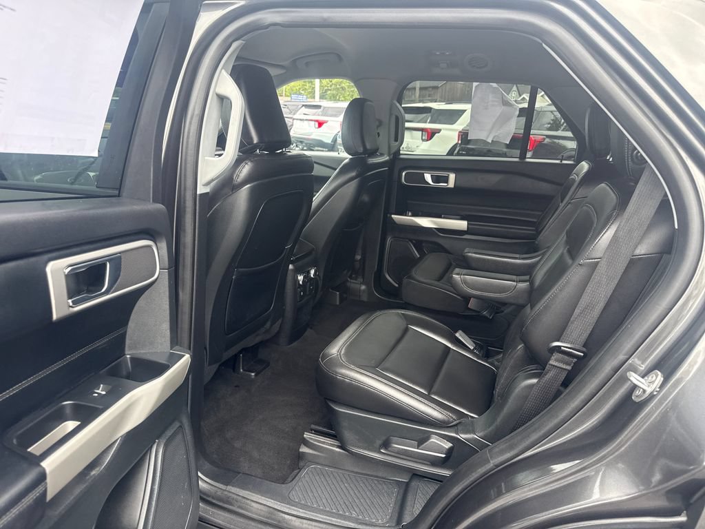 Used 2020 Ford Explorer XLT w/ Equipment Group 202A AWD/4WD image 17