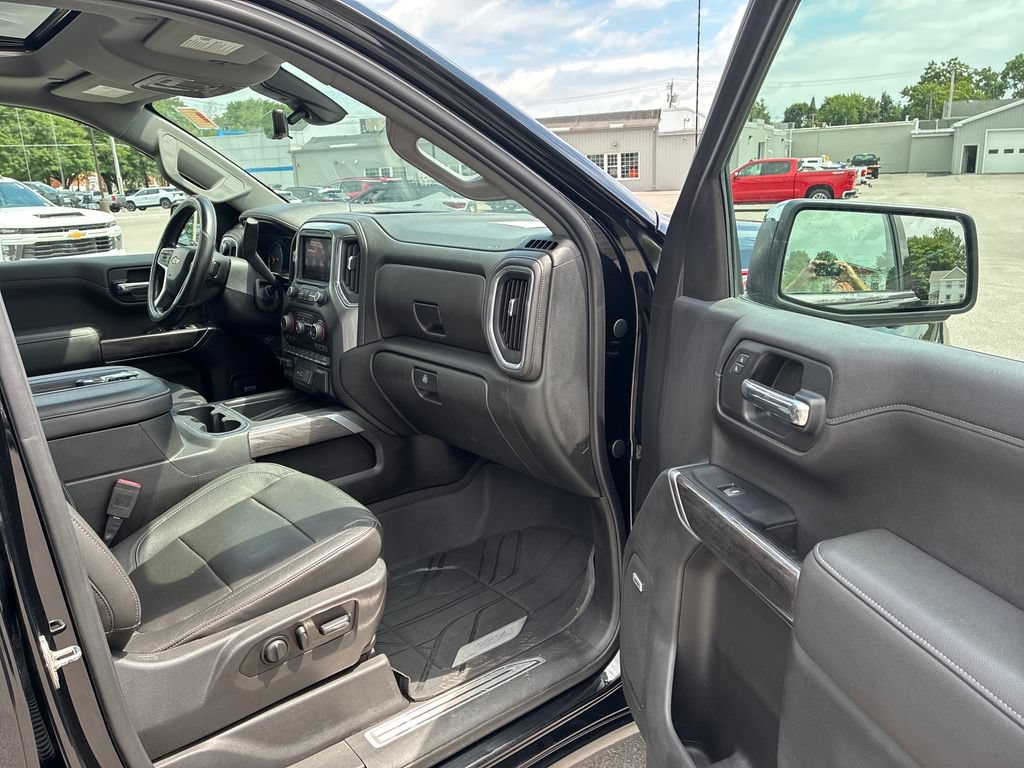 Used 2019 Chevrolet Silverado 1500 LTZ w/ LTZ Premium Package AWD/4WD image 23