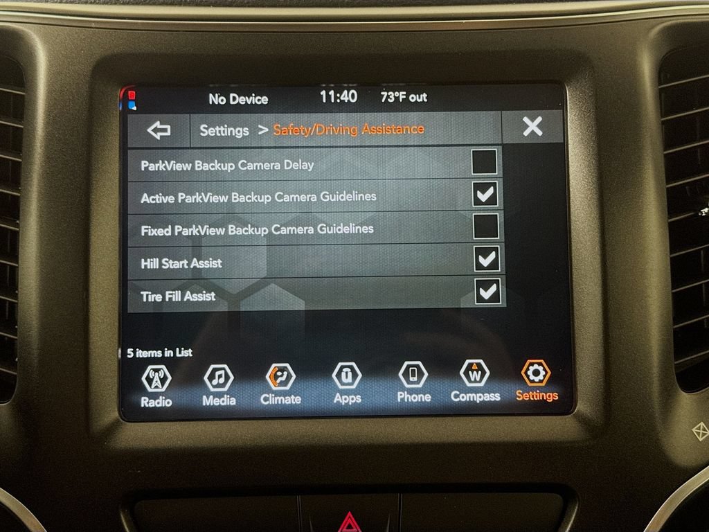 Used 2020 Jeep Cherokee Trailhawk AWD/4WD image 15