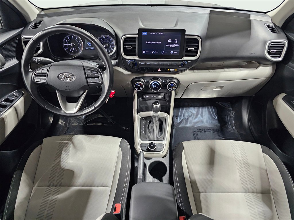 Used 2022 Hyundai Venue SEL image 5
