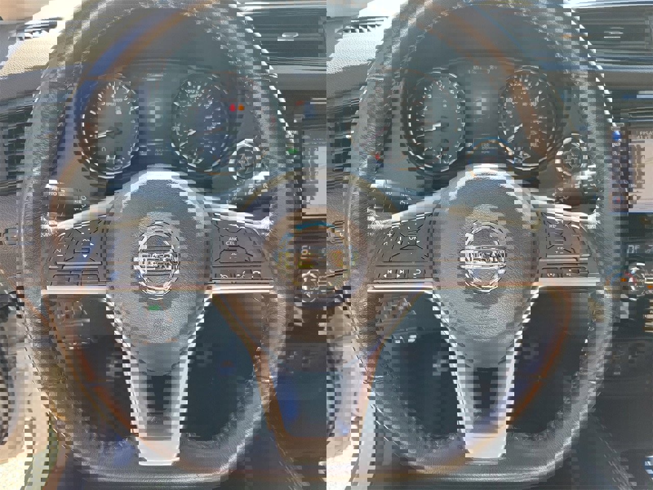 Used 2017 Nissan Rogue SL image 19