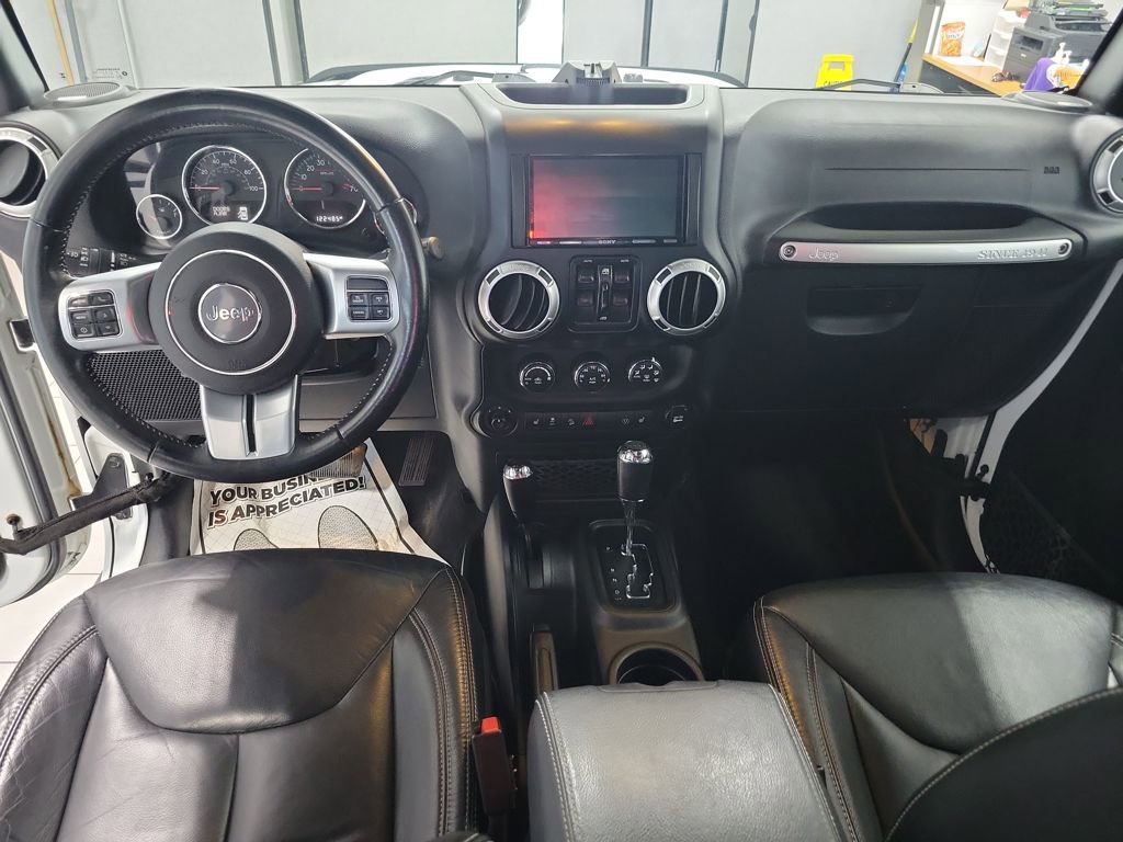 Used 2016 Jeep Wrangler Unlimited Rubicon AWD/4WD image 3