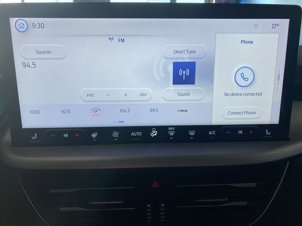 Used 2024 Ford Escape Platinum image 2