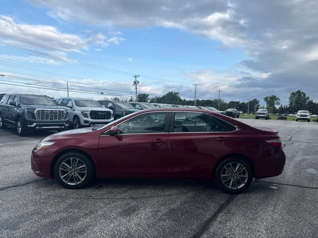 Used 2017 Toyota Camry SE w/ Moonroof Package FWD image 4