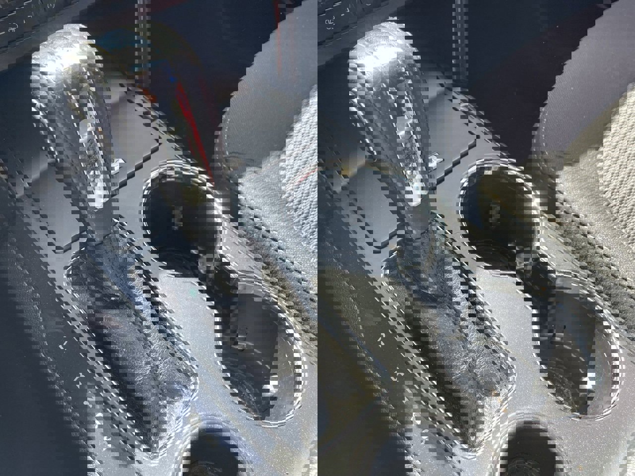 Used 2018 Ford Explorer XLT image 5