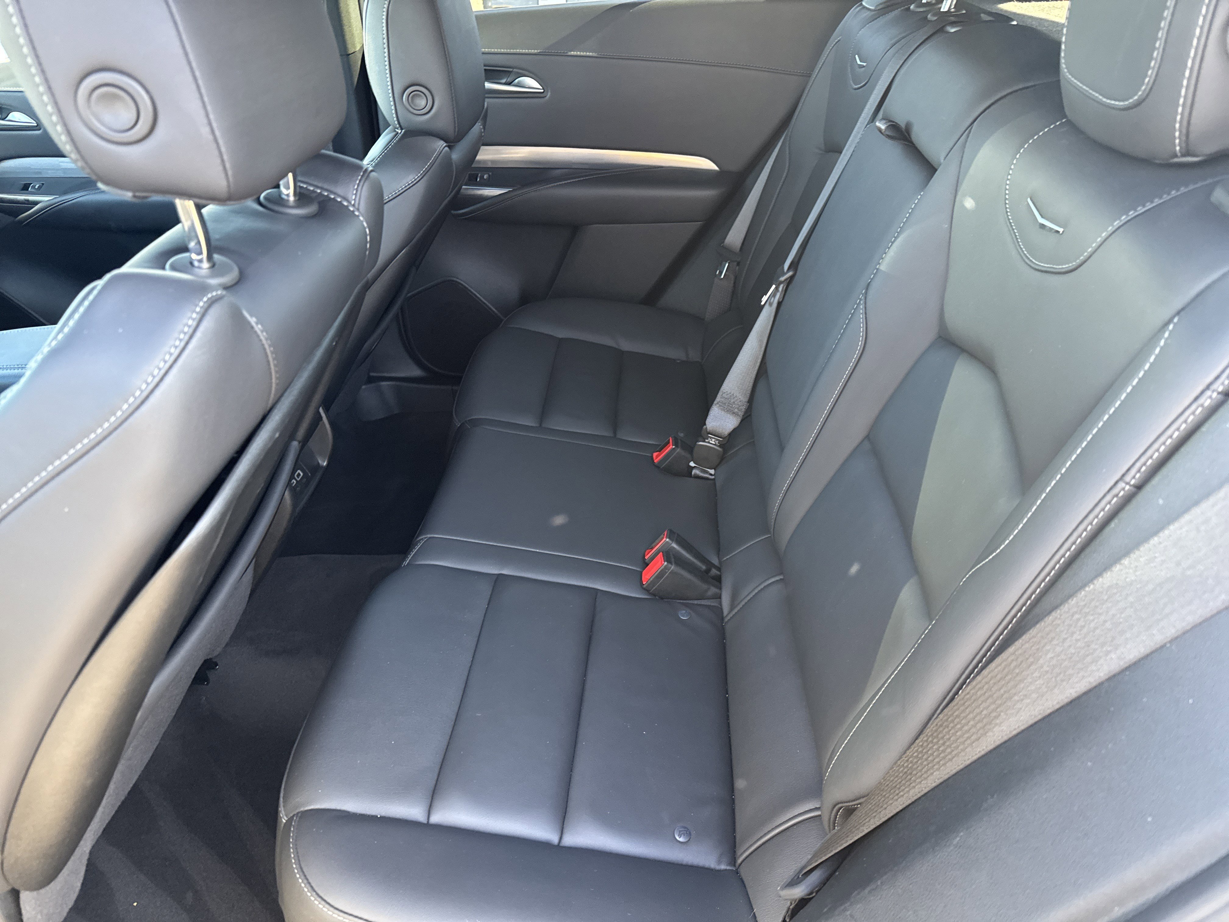 Used 2025 Cadillac XT4 Premium Luxury image 6