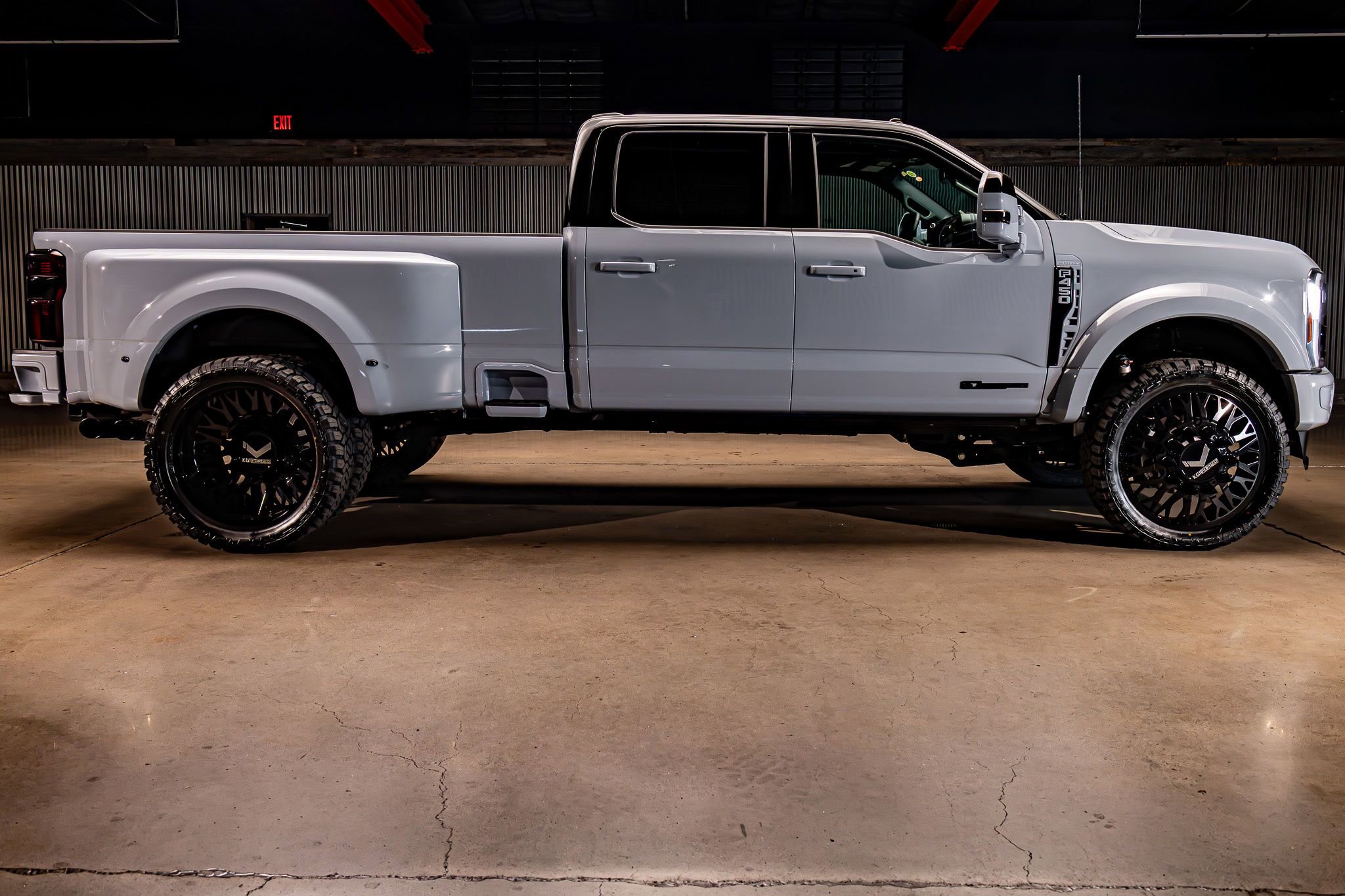 Used 2025 Ford F450 Platinum w/ FX4 Off-Road Package image 11