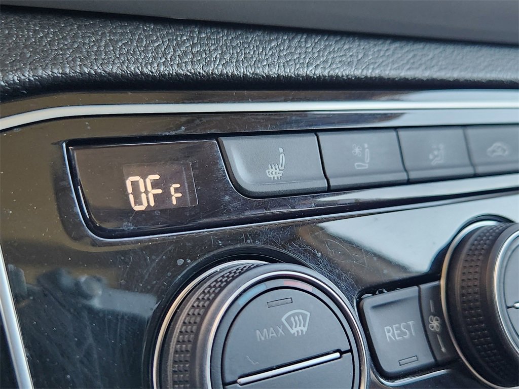 Used 2022 Volkswagen Atlas SEL Premium image 13