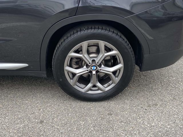 Used 2022 BMW X4 xDrive30i w/ Parking Assistance Package AWD/4WD image 2